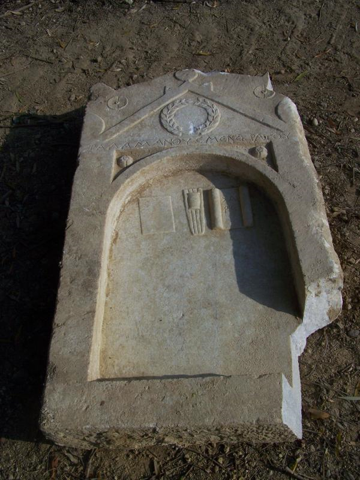 İnegöl\'de Yol Çalışması Sırasında Roma Mezartaşları Bulundu