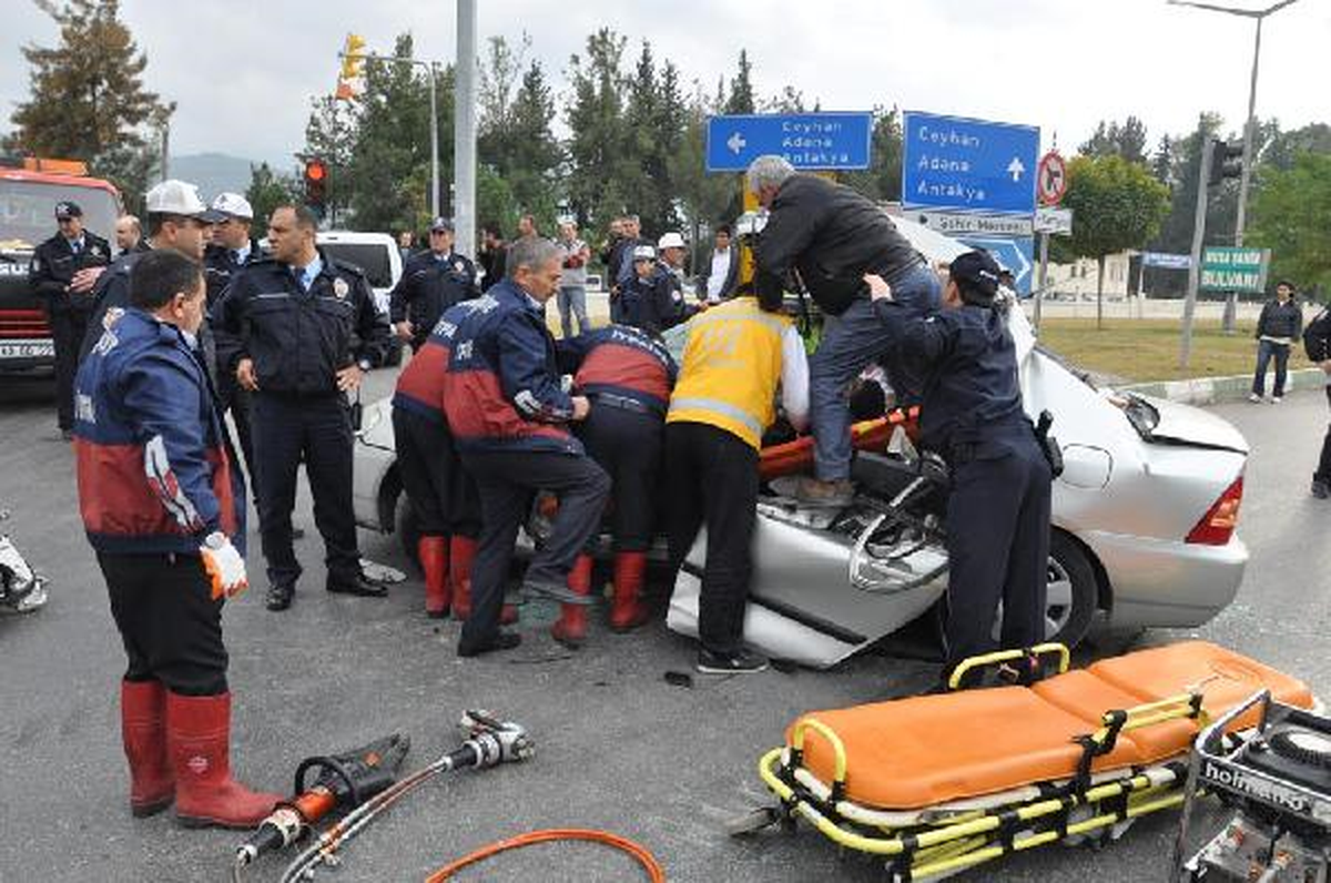 İş Makinesiyle Otomobil Çarpıştı: 1 Ölü