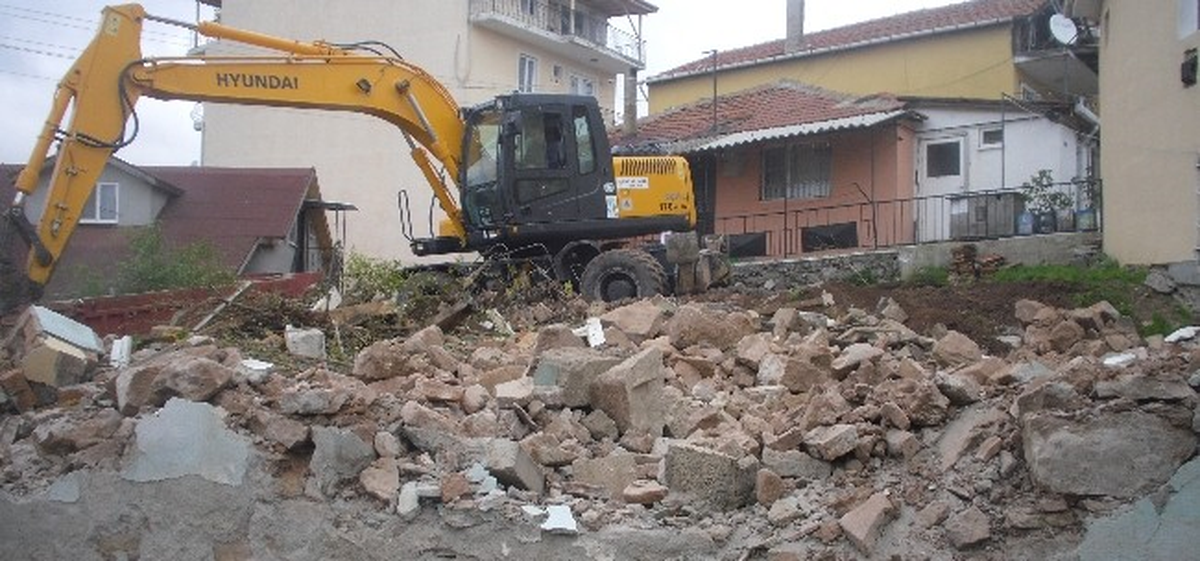 İzmit\'te Bulunan Eski Yapılar Yıkılıyor