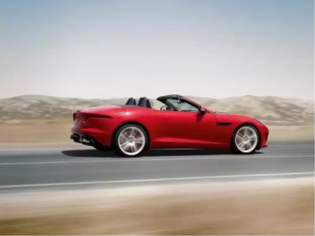 Jaguar\'ın Coupe Modeli F-Type, Altın Direksiyon Ödülü\'nü Kazandı.