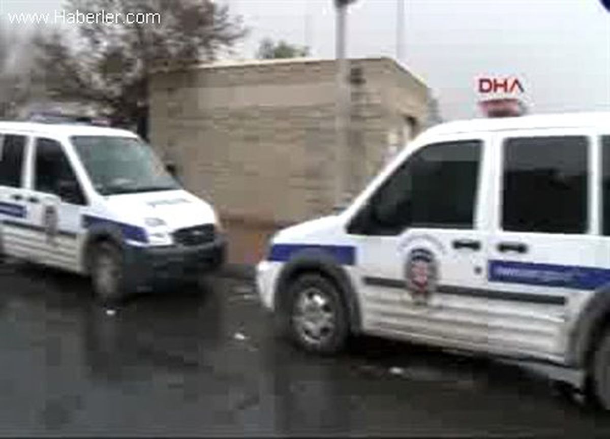 Kabataş\'ta Şüpheli Çanta Alarmı