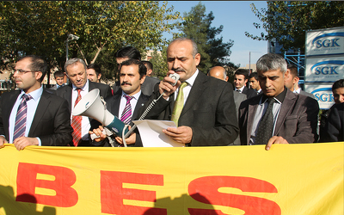 \'Kamu Çalışanları Yoksulluk Sınırının Altında Yaşıyor\'