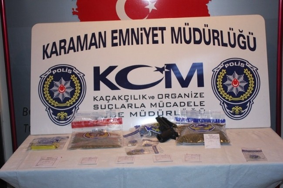 Karaman\'da Polisin Durdurduğu Otomobilden Uyuşturucu Çıktı