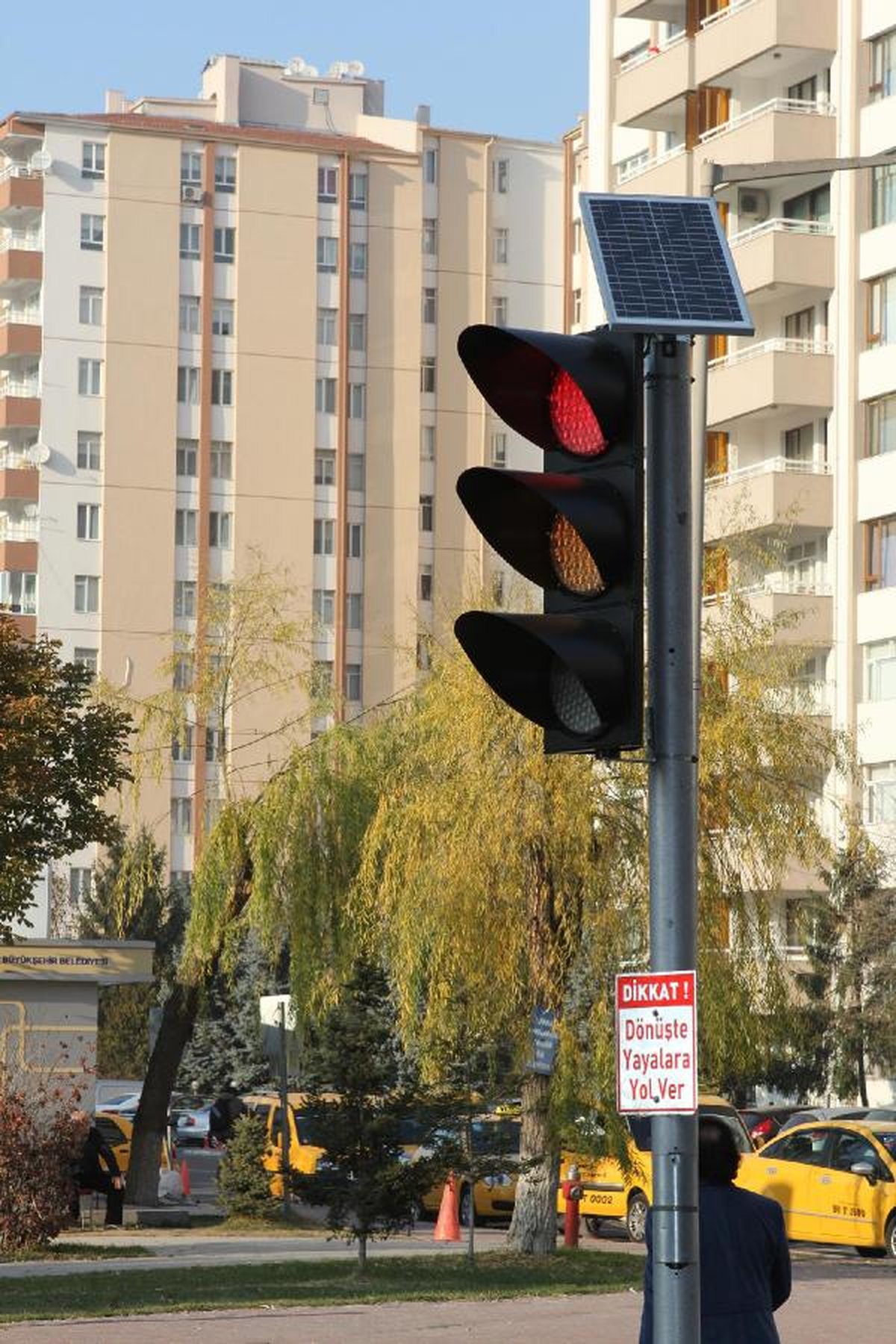 Kayseri\'de Güneş Enerjisiyle Çalışan Sinyalizasyon Sistemi