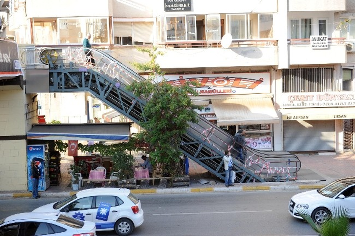 Kazada Hasar Gören Yürüyen Merdiven Yenisi ile Değiştirilecek