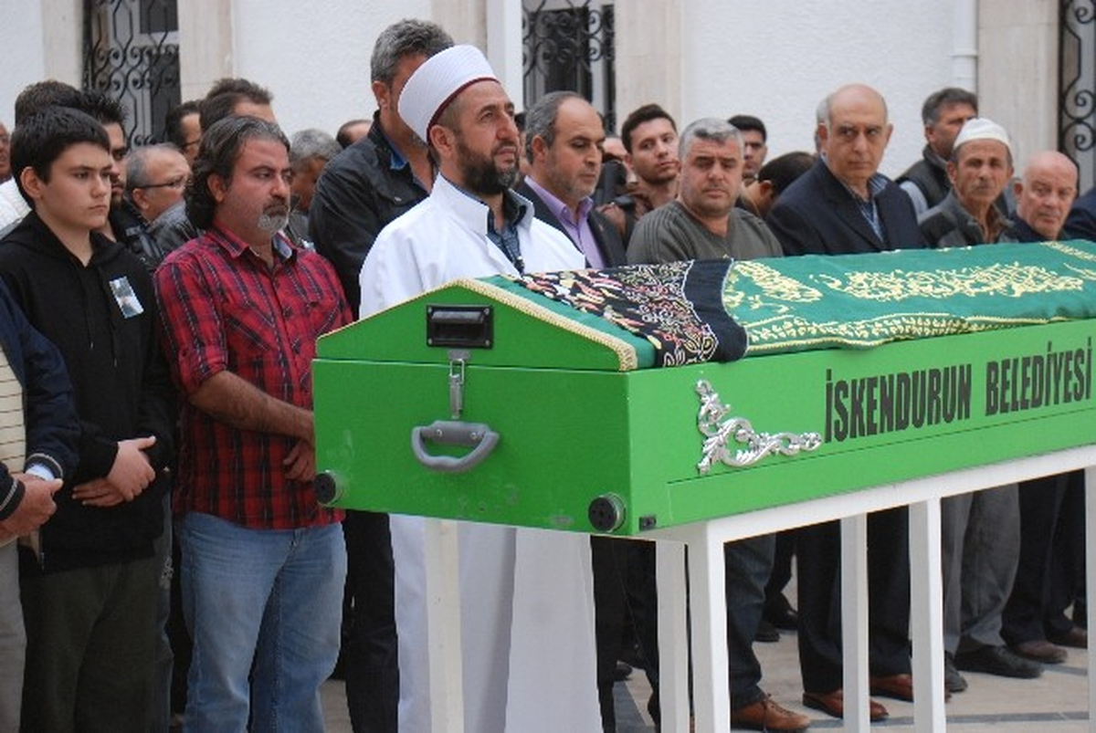 Kazada Ölen Müzik Öğretmeni Toprağa Verildi