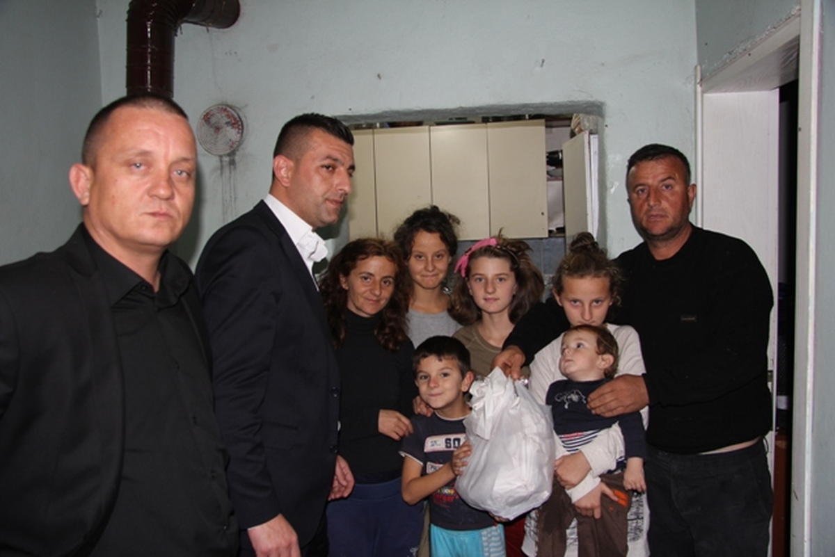 Kırklareli Belediyesi, evlerini su basan vatandaşları ziyaret ediyor