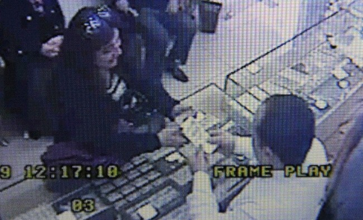 Kuyumcuları Dolandıran Genç Kız Güvenlik Kamerasına Yakalandı