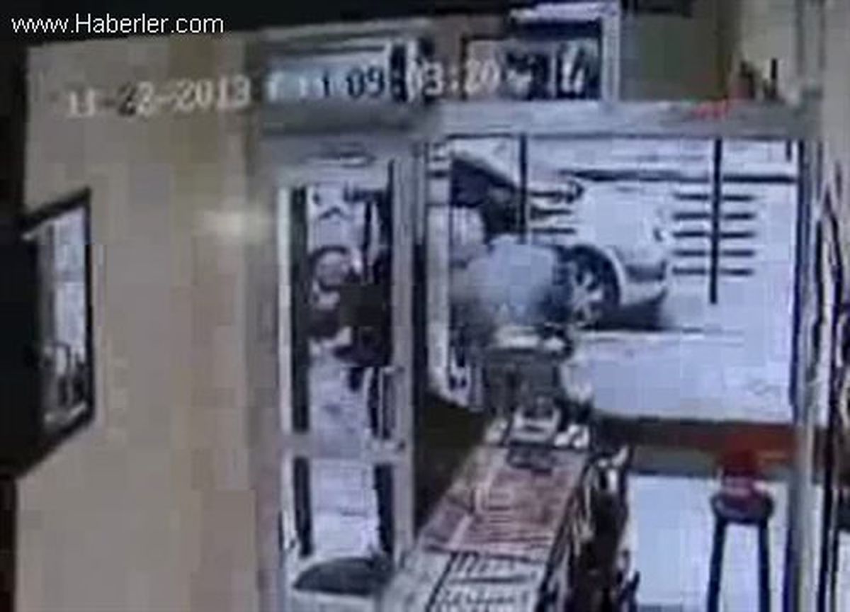 Kuyumcuyu Oyuna Getirip Bir Kilo Altını Çaldılar