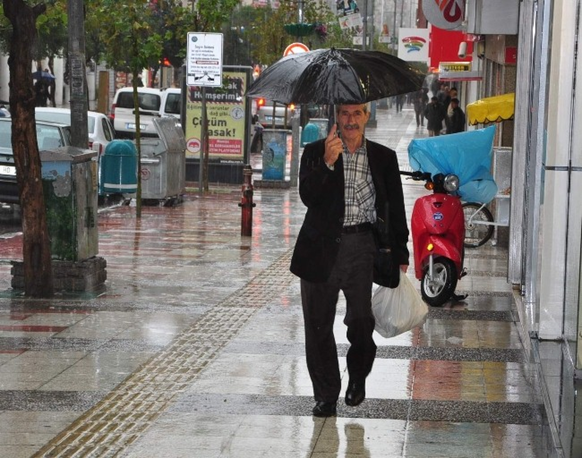 Manisa\'da Sağanak Yağış Etkili Oldu