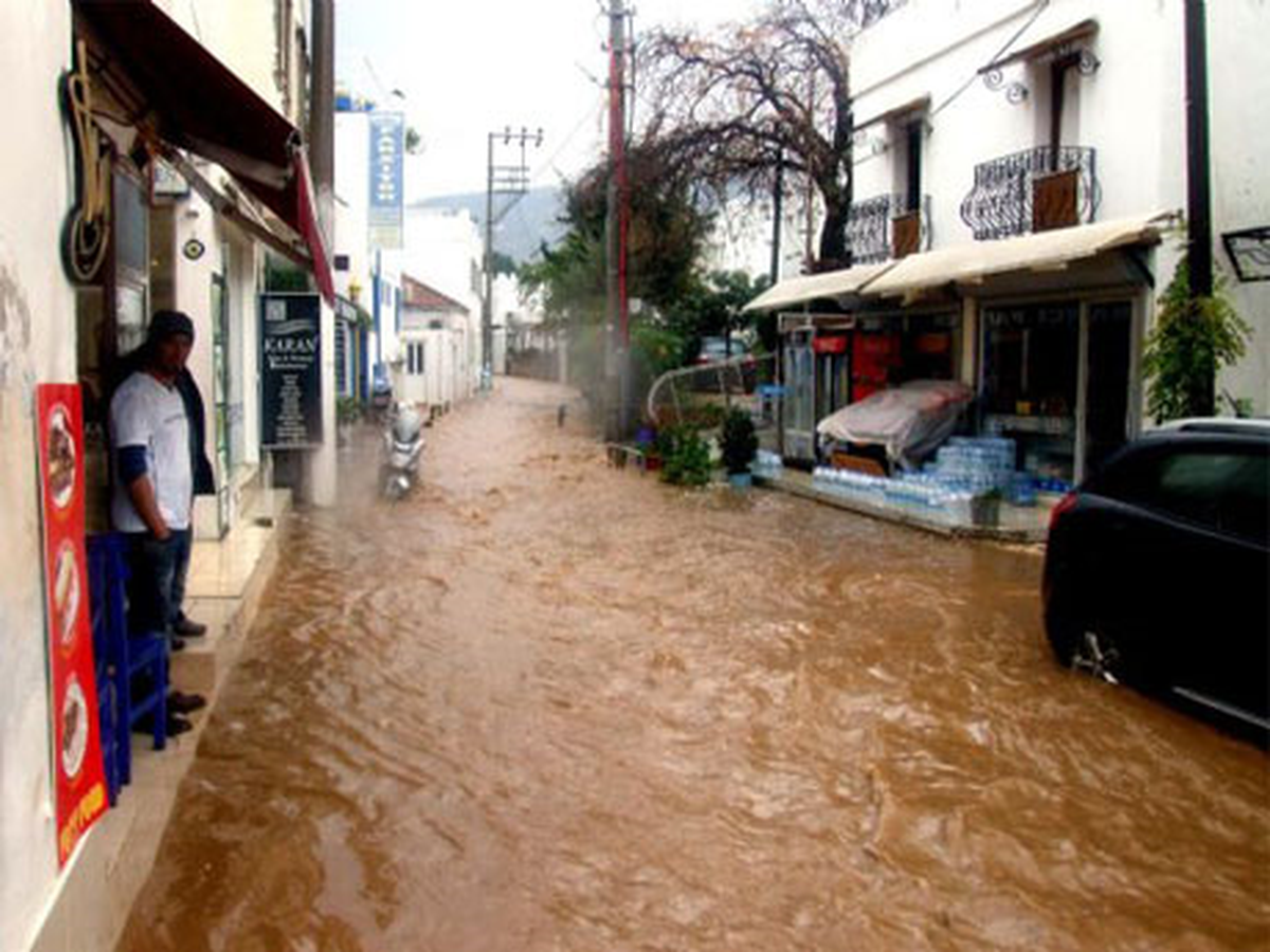 Marmaris\'te Yollar Kapandı
