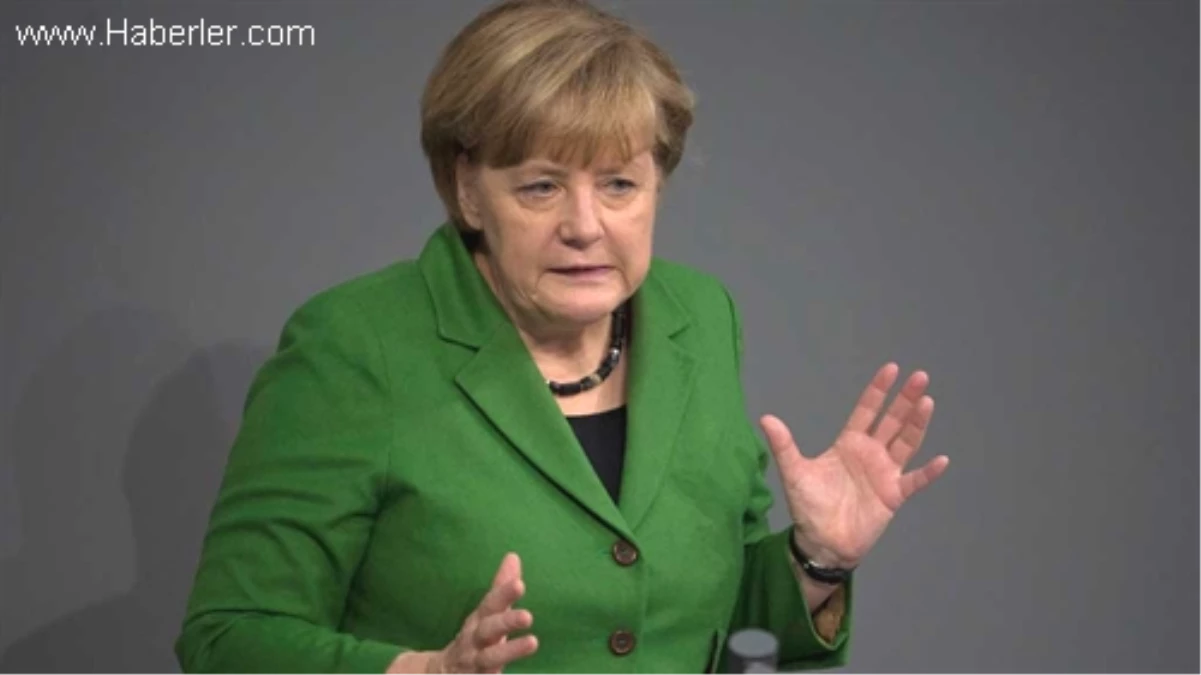 Merkel: "Yunanistan İçin Yolun Sonunda Işığı Görebiliyoruz"
