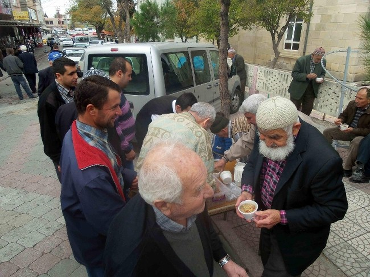 Mevlevi Grubundan 3 Bin Kişilik Aşure Hayrı