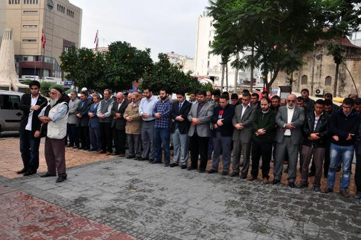 Mısır, Suriye ve Filistin\'de Ölen Müslümanlar İçin Gıyabi Cenaze Namazı