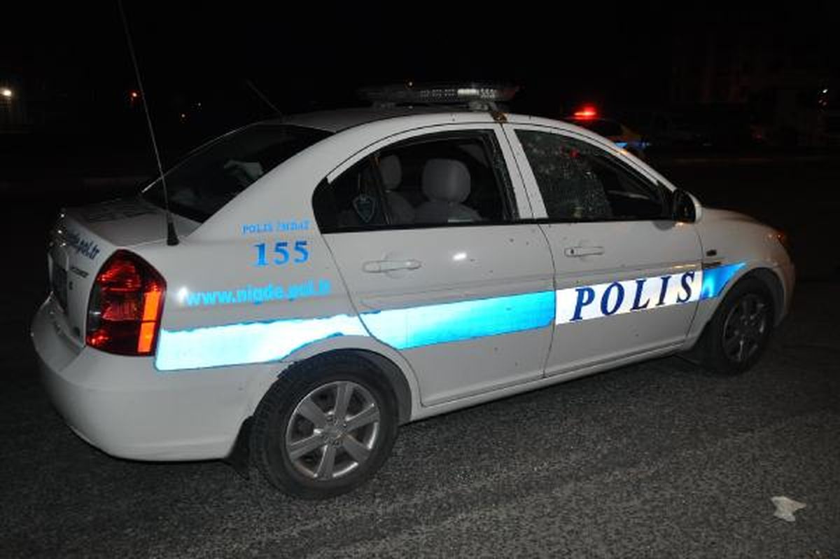 Niğde\'de Polis Aracına Tüfekle Ateş Açılması