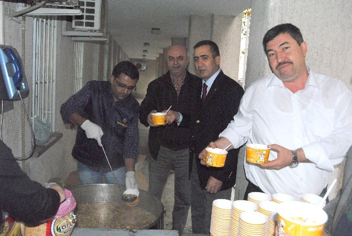 Ödemiş Vergi Dairesi Aşure Dağıtımı Yaptı