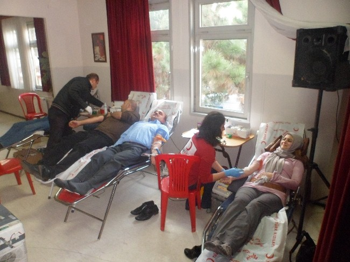 Öğrenci Velilerinden Kan Bağışı