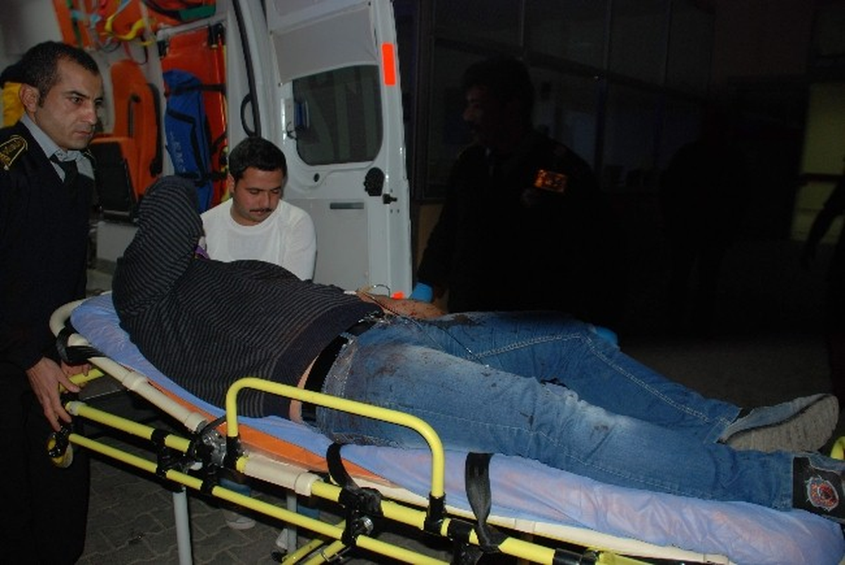Adıyaman\'da Otomobil Eşeğe Çarptı: 2 Ölü, 2 Yaralı