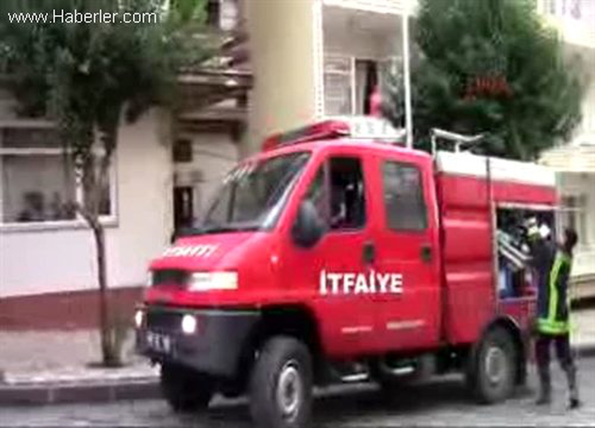 Patlayan Cam Sesine Uyandı, Yangında Canını Kurtardı