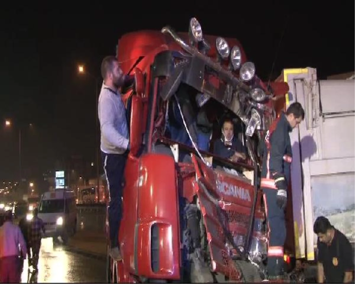 Pendik\'te Trafik Kazası: 5 Yaralı