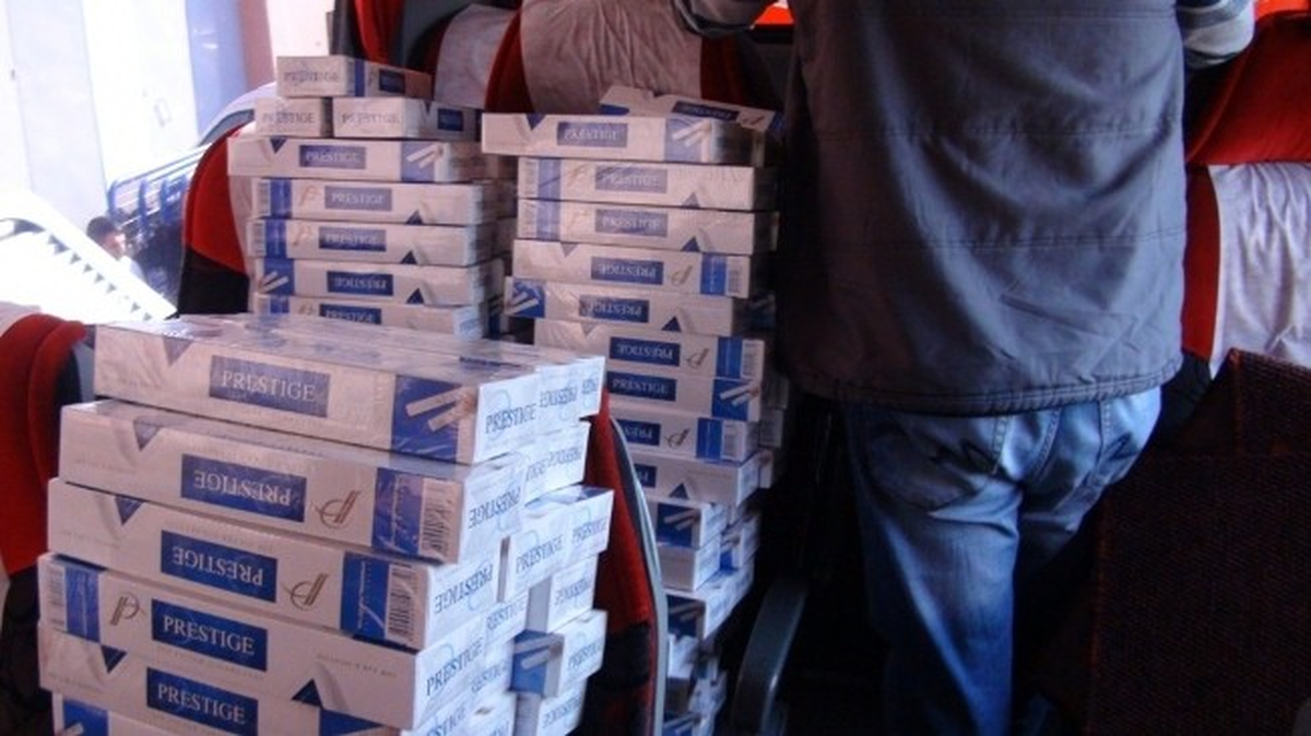 Polisten Kaçan Otomobilde 10 Bin 910 Paket Kaçak Sigara Ele Geçirildi
