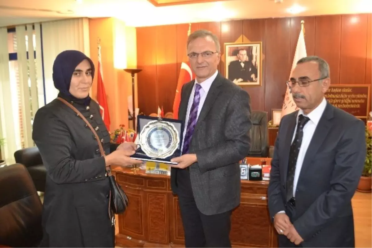 Raif Dinçkök Ortaokulu\'ndan Ertem\'e Teşekkür Ziyareti