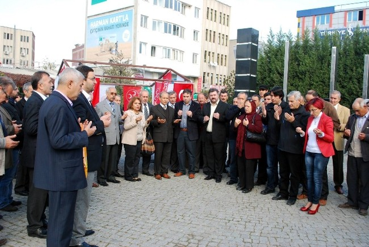 Salihli MHP\'den 2 Bin 500 Kişiye Aşure İkramı