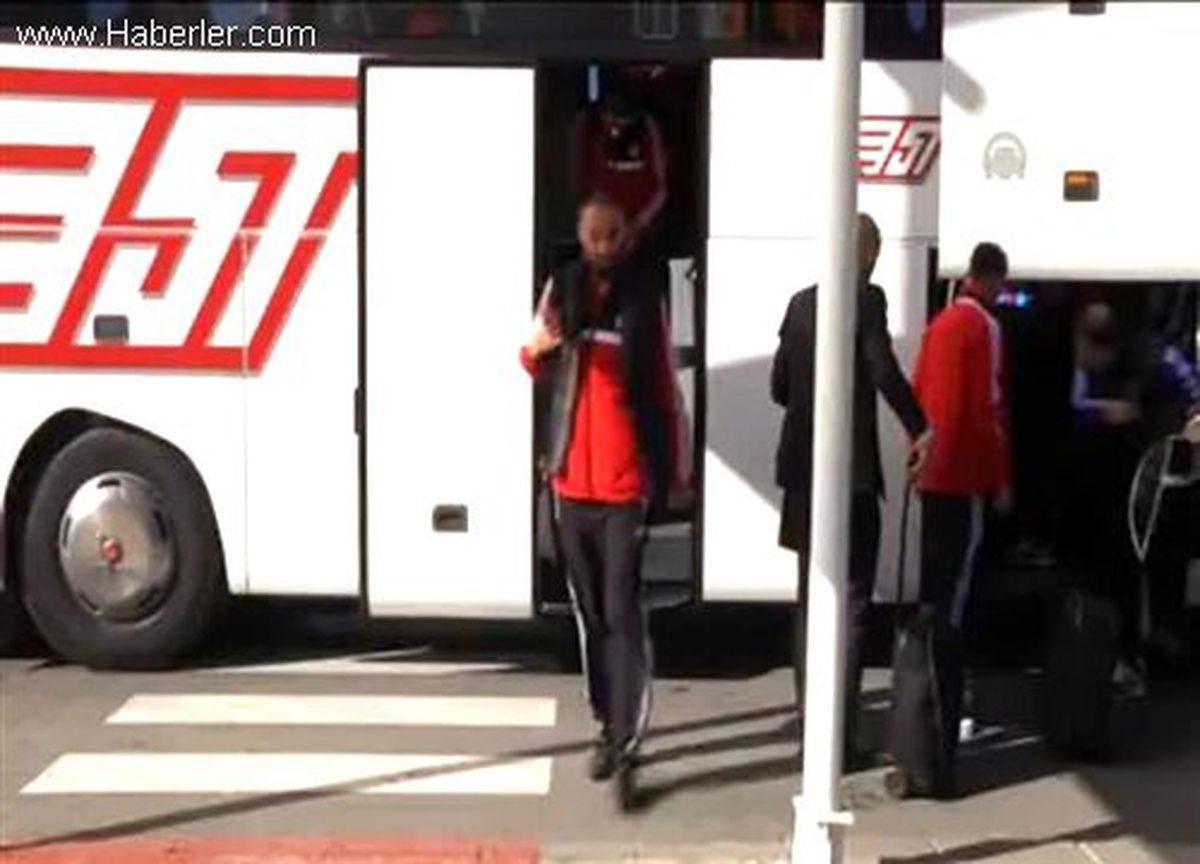 Sivasspor Kafilesi İstanbul\'a Gitti