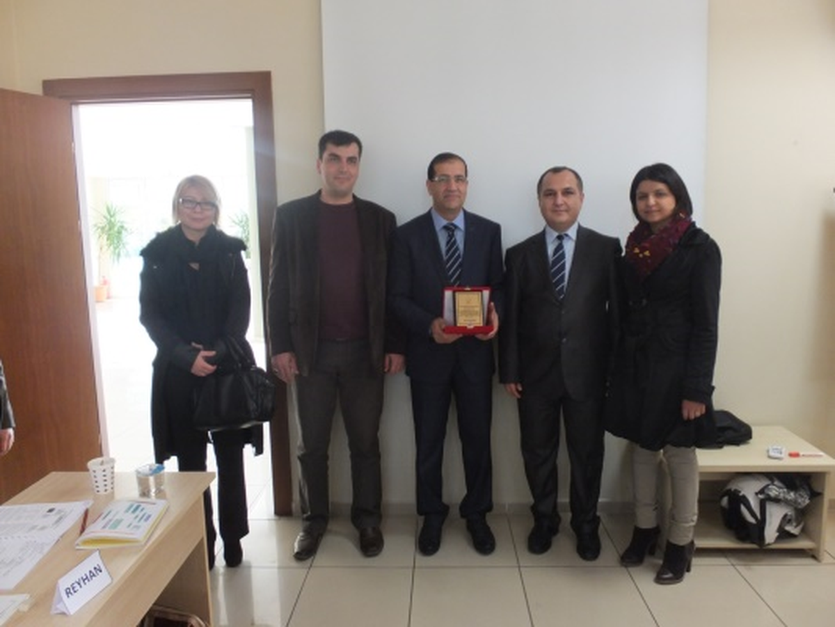 Sivil Toplum Merkezi\'ne Plaket