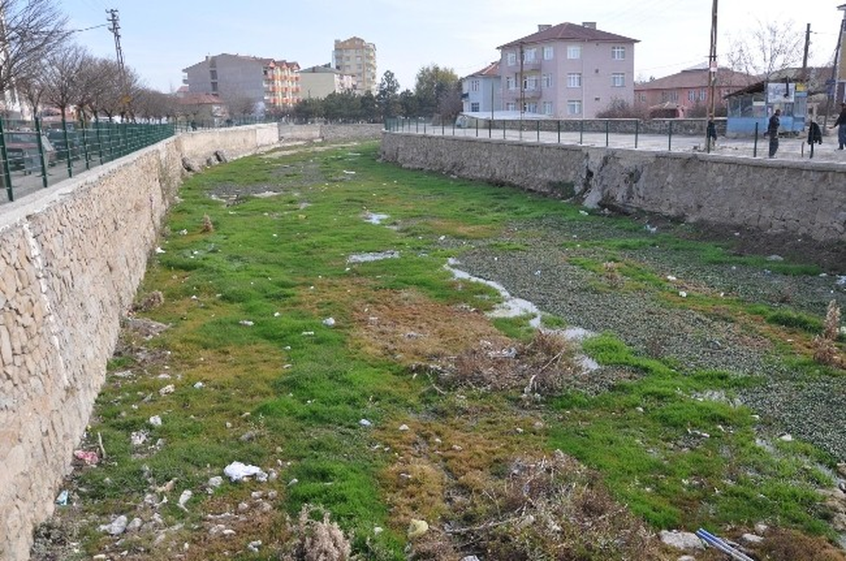 Sorgun\'da Dere Yatakları Kurudu