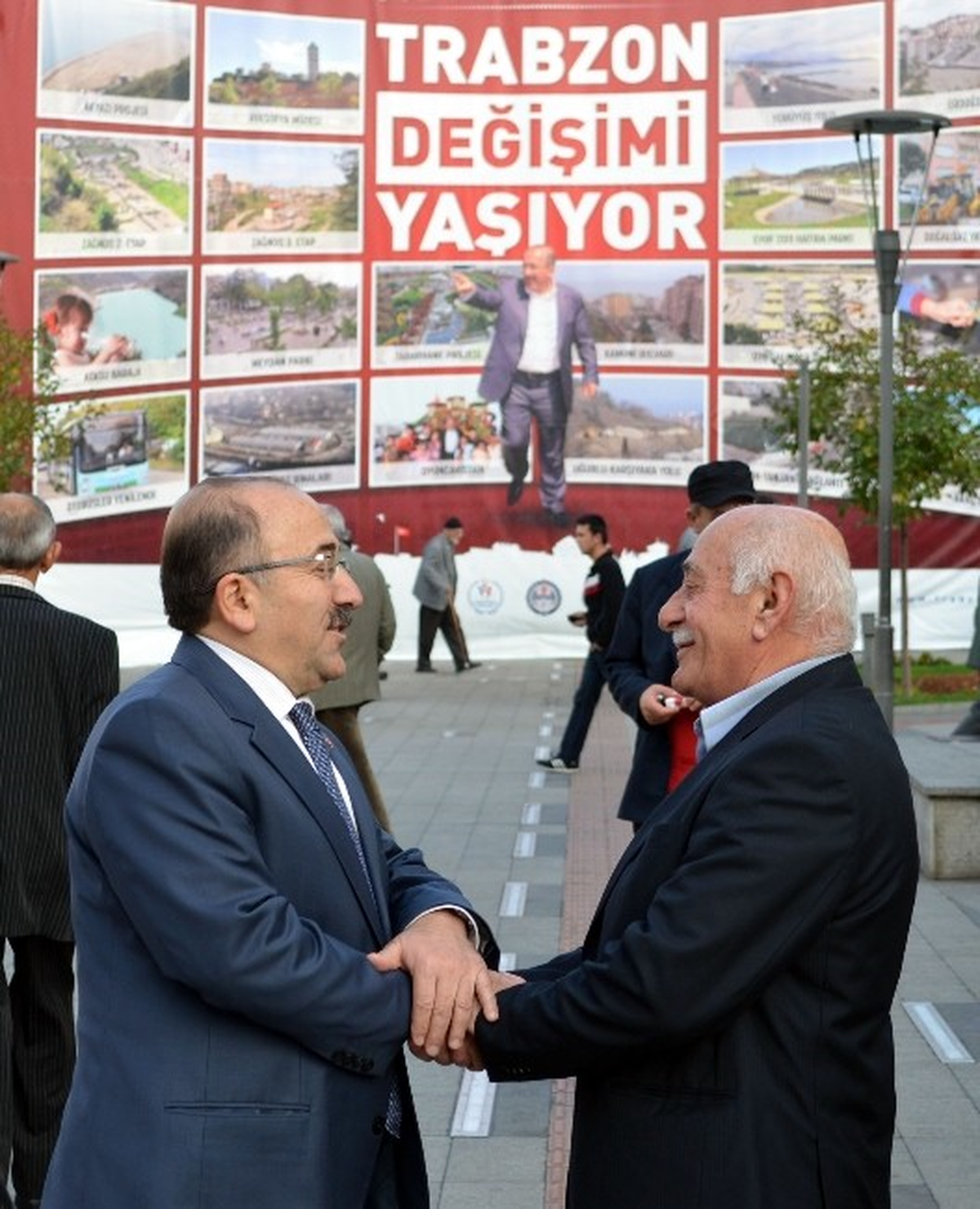 Trabzonlular\'ı Başbakan Erdoğan\'ın Yapacağı Toplu Açılış Törenine Davet Etti