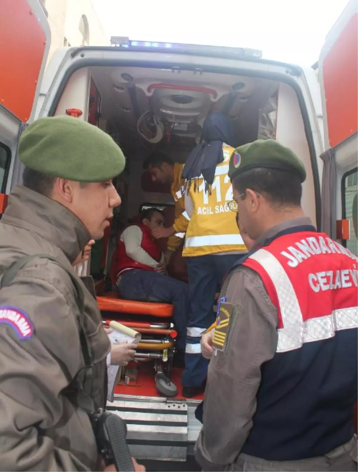 Tutuklu Sanık, Cezaevi Aracında İntihara Kalkıştı