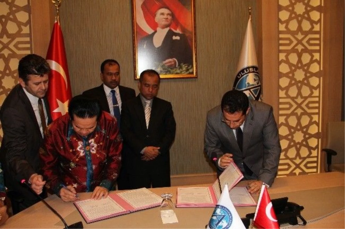 Uaü ile Endonezya Putra Üniversitesi İşbirliği Protokolü İmzaladı
