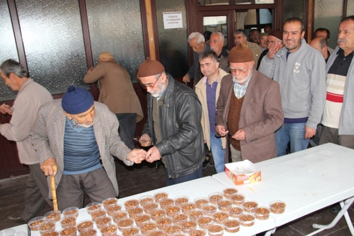 Uçhisar Belediyesi Aşure Dağıttı