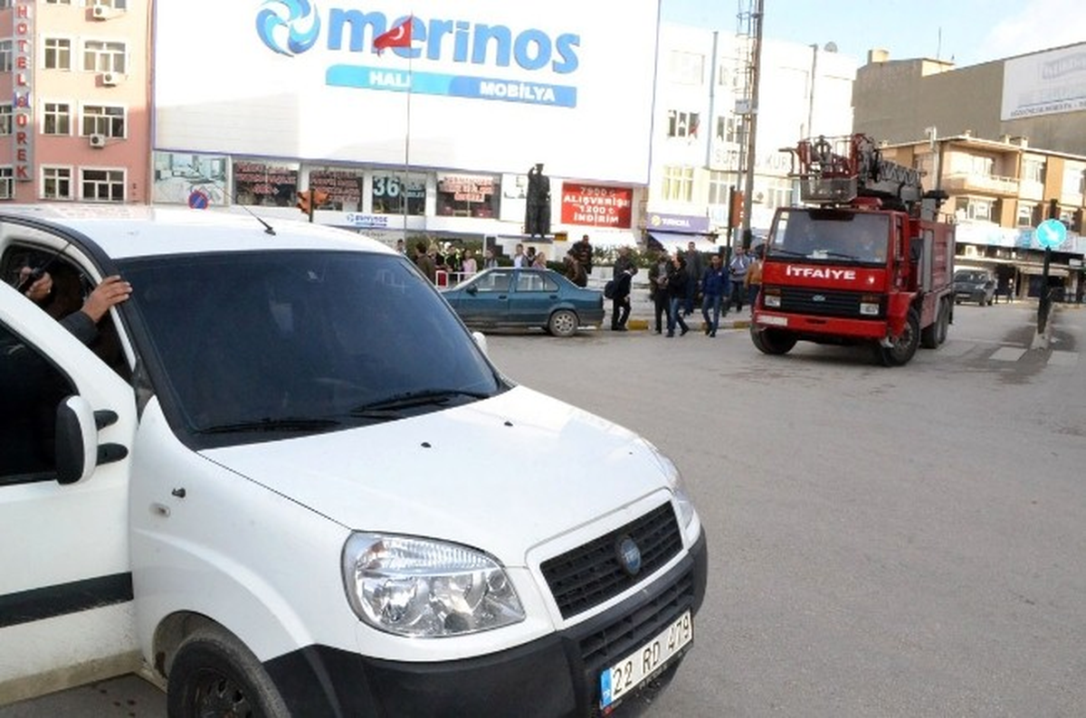 Üzerine Benzin Döküp Kendisini Yakmak İstedi
