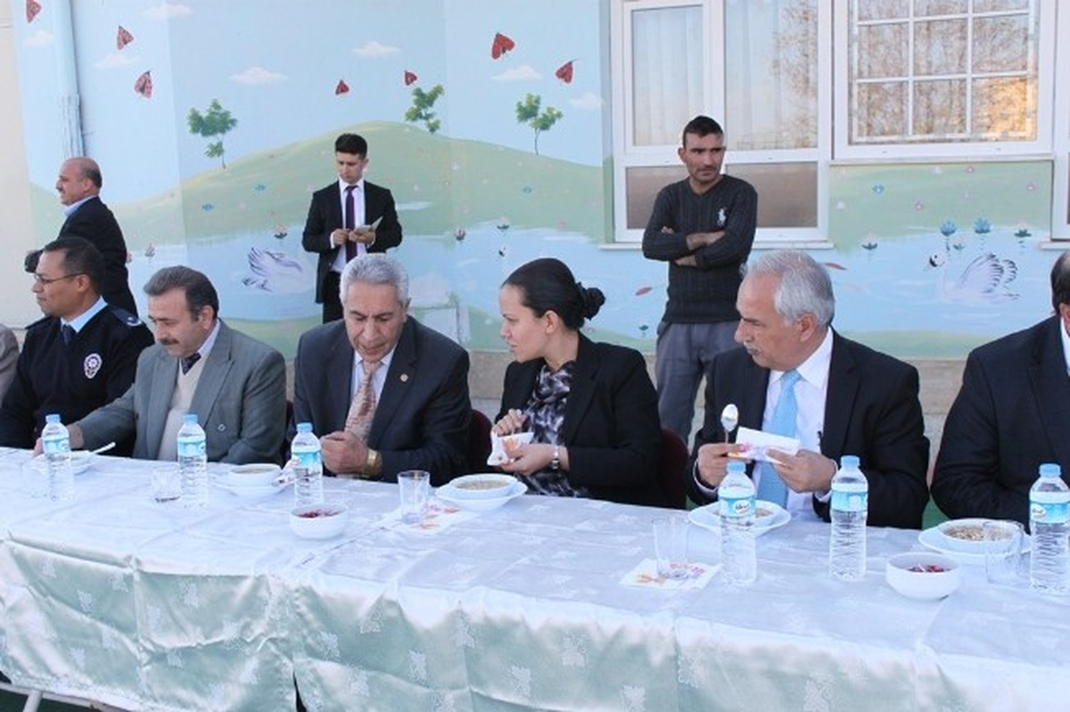 Yazıhan\'da Kaynaşma Amacıyla Aşure Şenliği Yapıldı