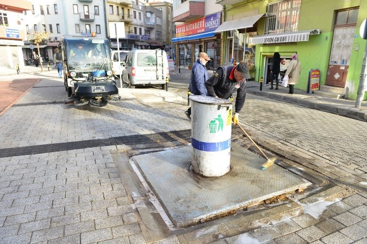 Yer Altı Çöp Konteynırları Dezenfekte Ediliyor