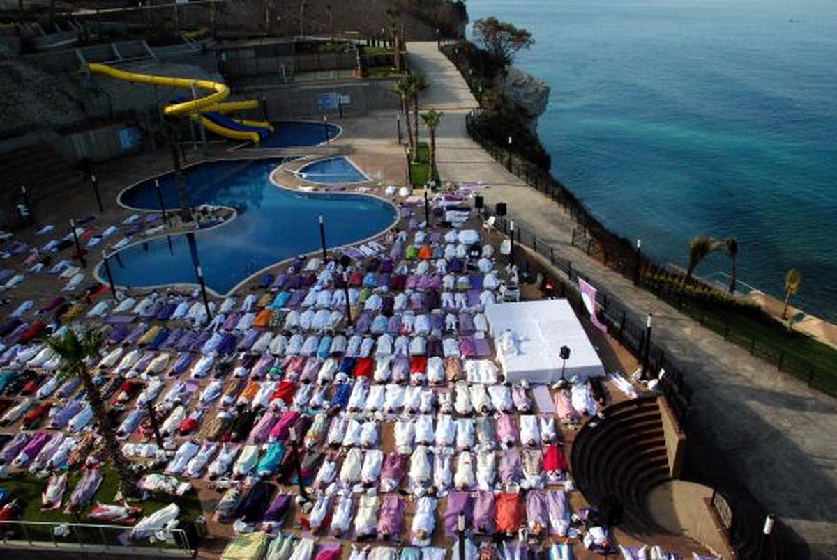 Akçakoca\'da 500 Kişi Yoga Yaptı