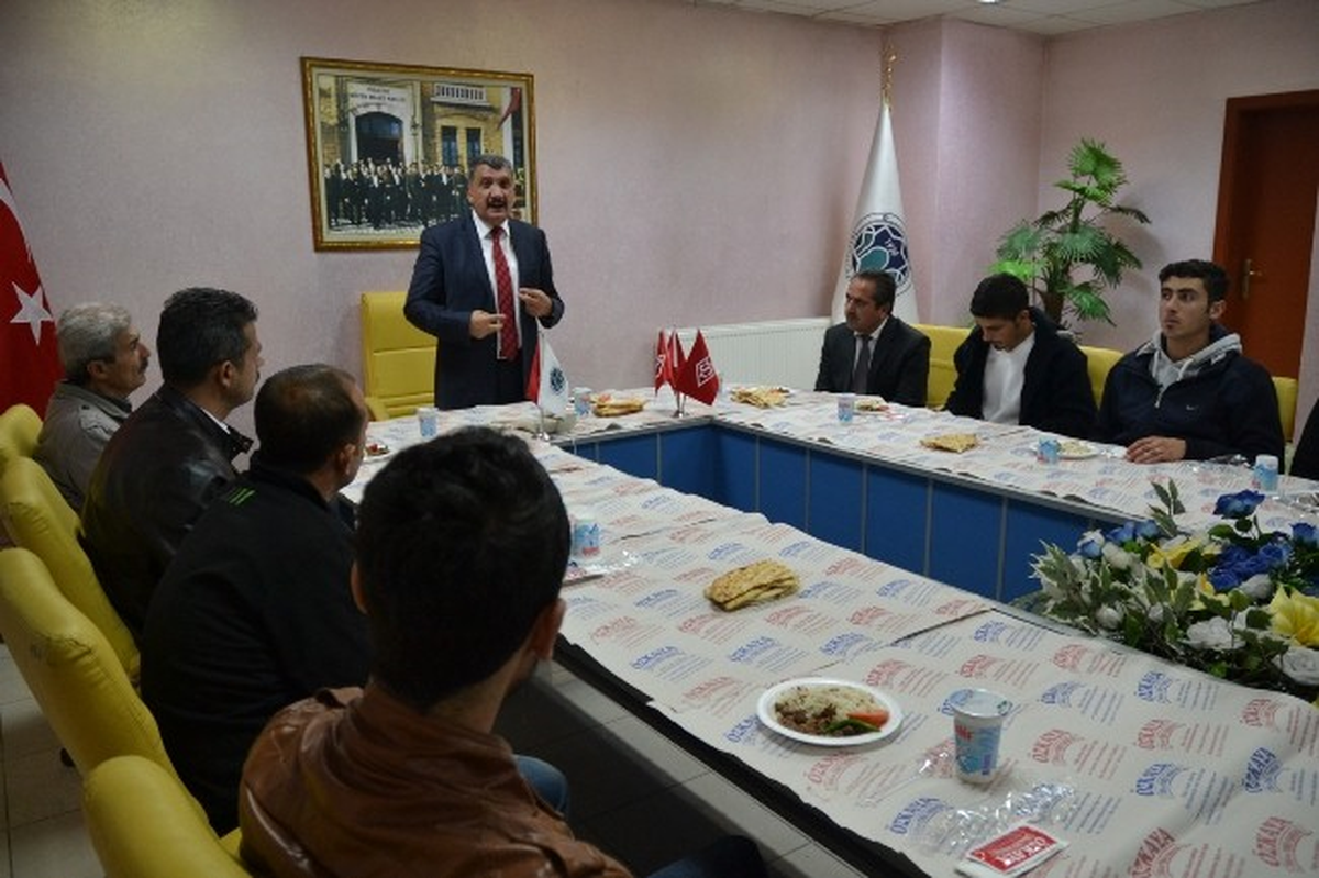 Başkan Gürkan, Battalgazi Belediyespor\'a Yemek Verdi