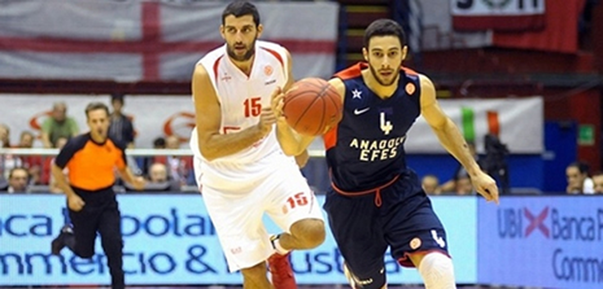EA Olimpia Milano: 77 Anadolu Efes: 73