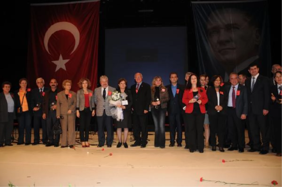 CHP\'li Güler\'e Başöğretmen Atatürk Onur Ödülü Verildi