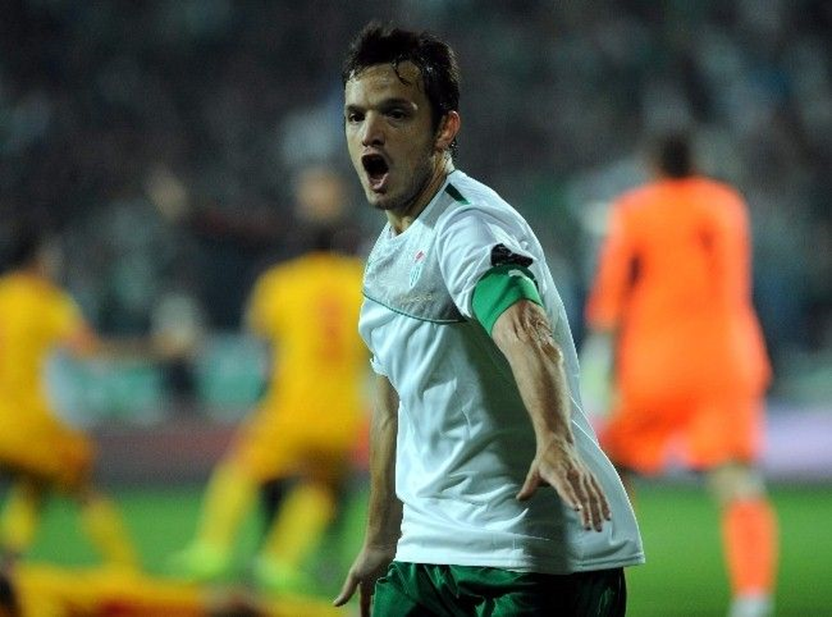 Bursaspor\'da Batalla Kadro Dışı Bırakıldı