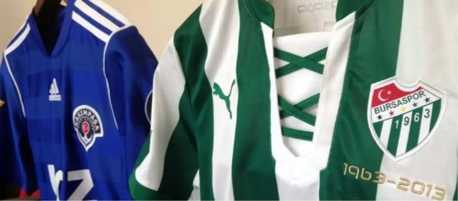 Bursaspor Efsane Çubuklu Forma ile Sahada