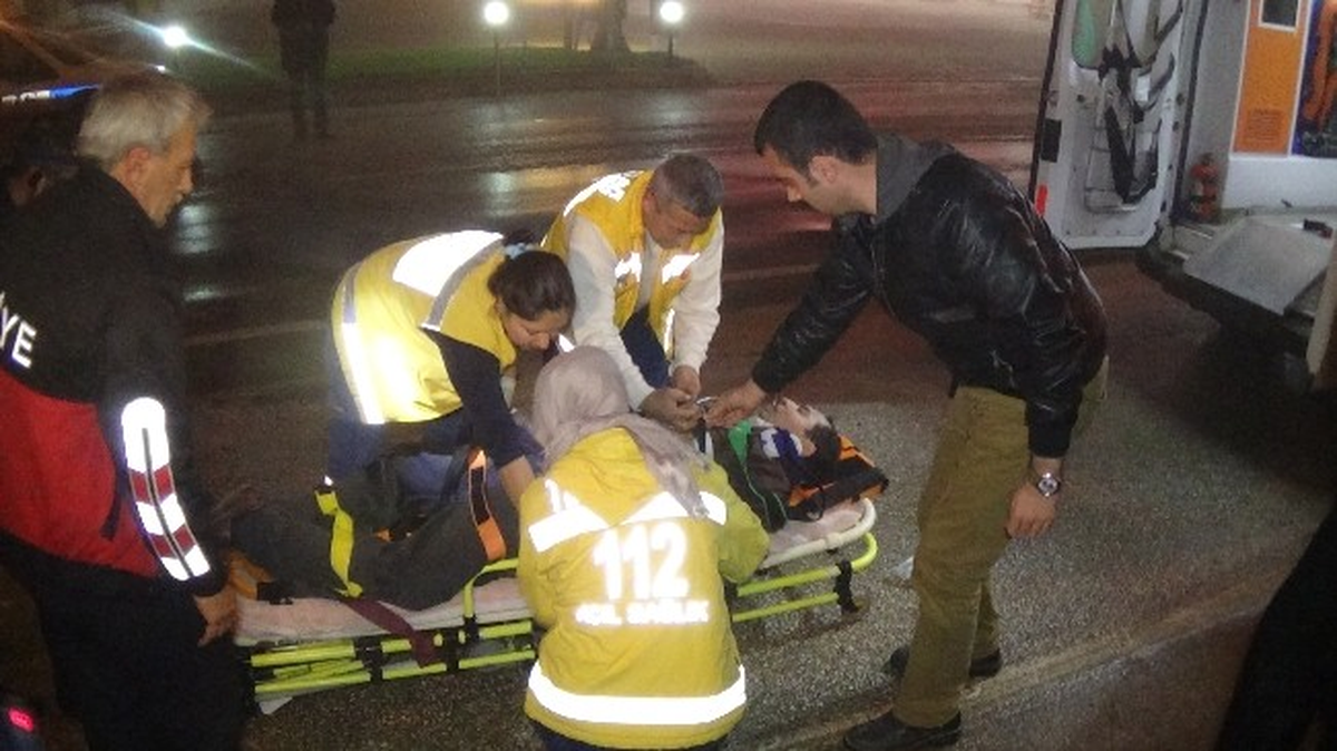 Çanakkale\'ye Giden MHP Gezi Otobüsü Kaza Yaptı