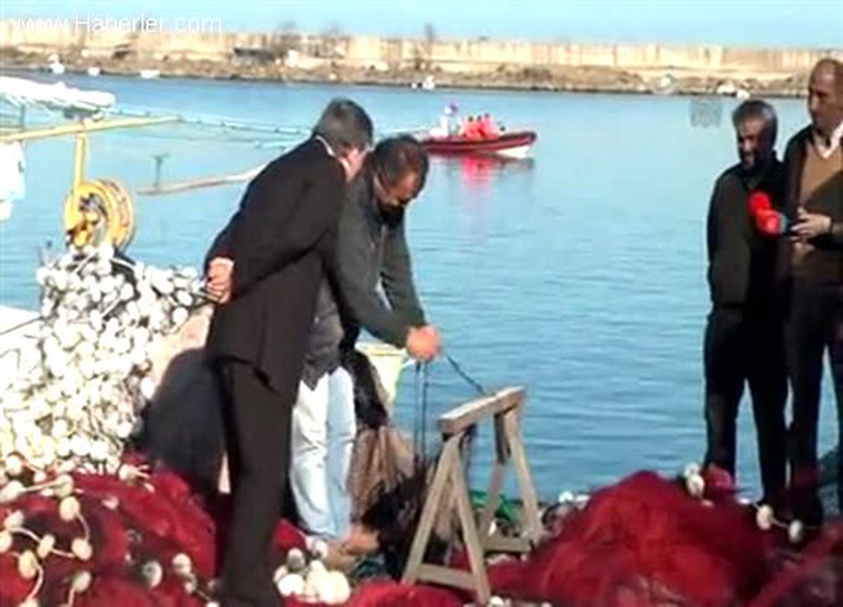 Cumhurbaşkanı Gül, balıkçı barınağını ziyaret etti