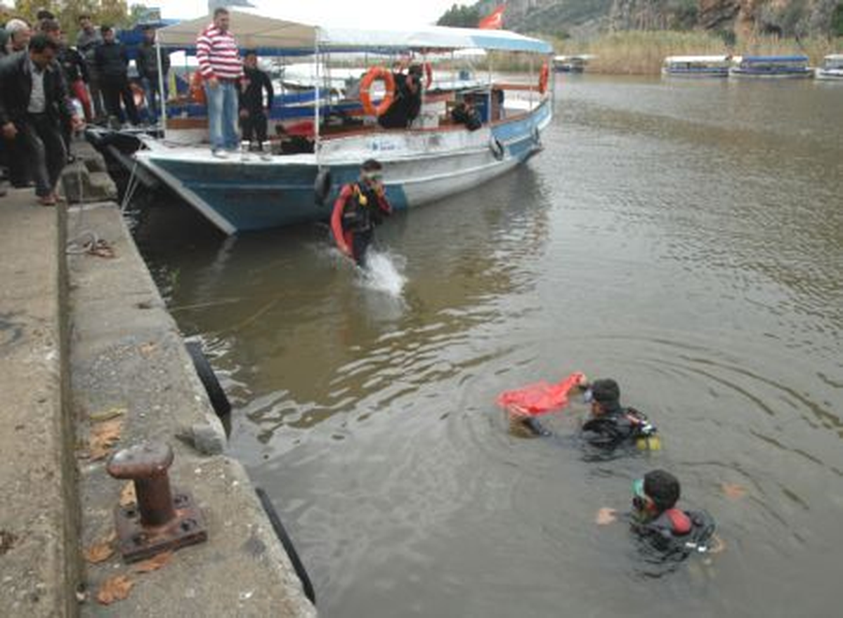 Dalyan\'da Kanal ve Plaj Temizliği