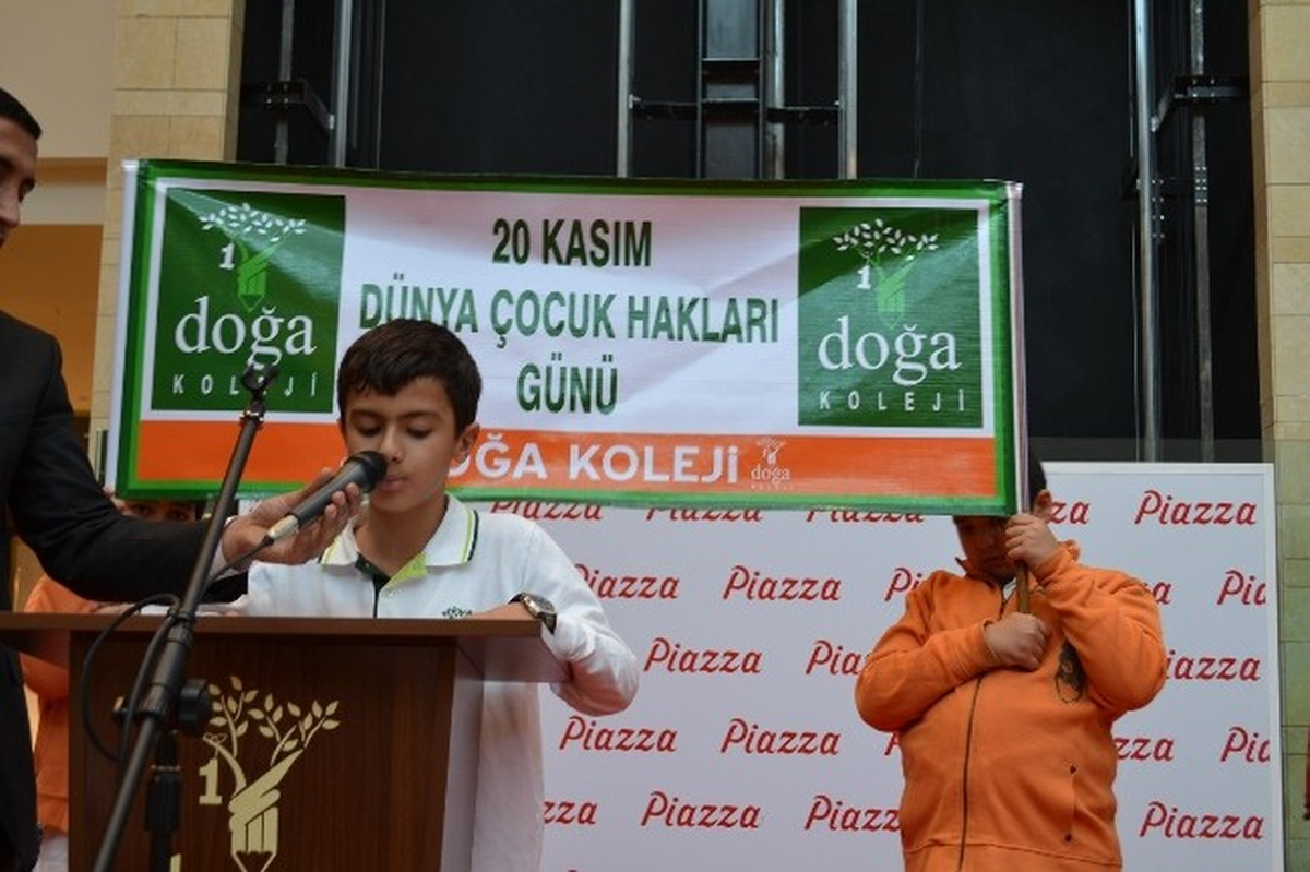 Şanlıurfa\'da Dünya Çocuk Hakları Günü Piazza\'da Kutlandı