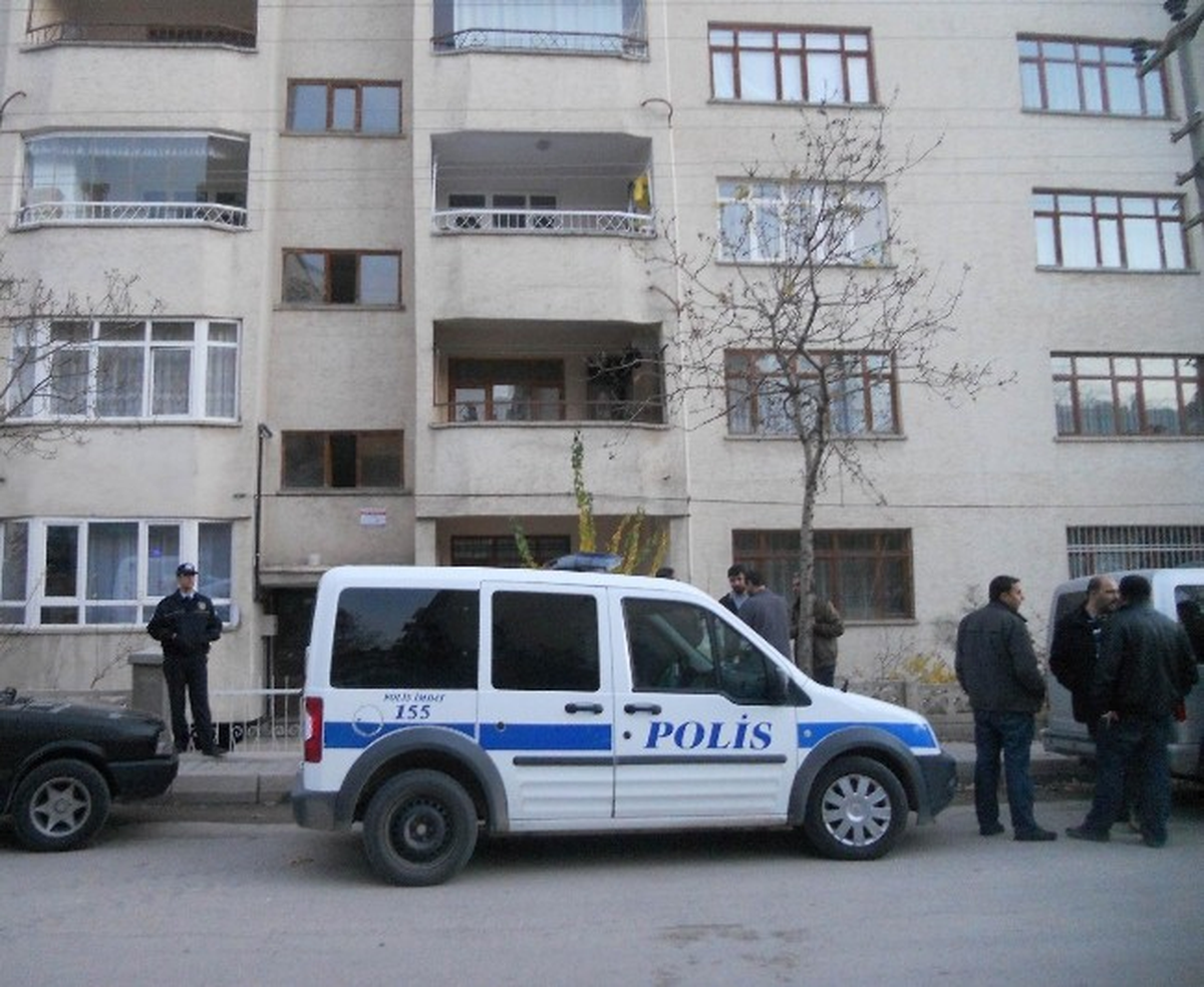 Elazığ\'da Bunalıma Giren 16 Yaşındaki Kız İntihar Etti