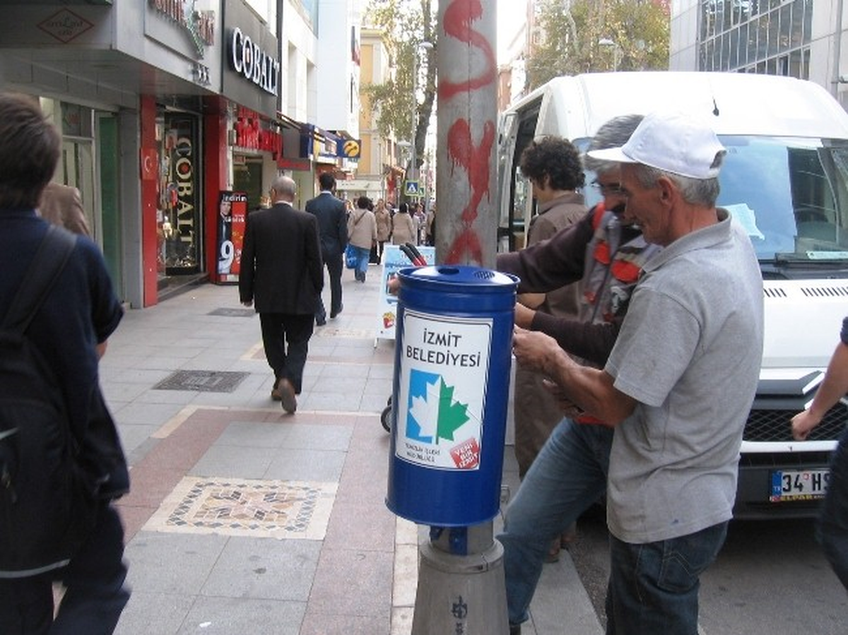Eski Çöp Sepetleri Yenileniyor