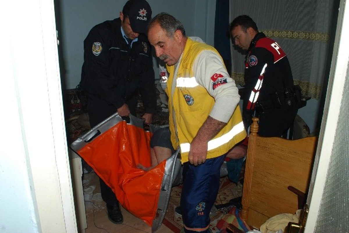 Evinde Düşerek Yaralanan Yaşlı Kadını Kurtarma Operasyonu
